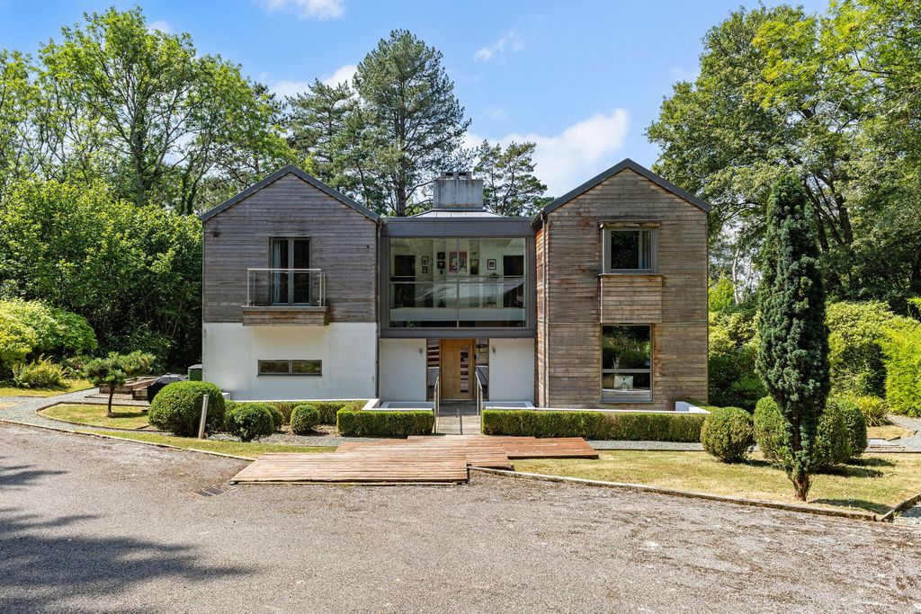 Property photo 1 of 33