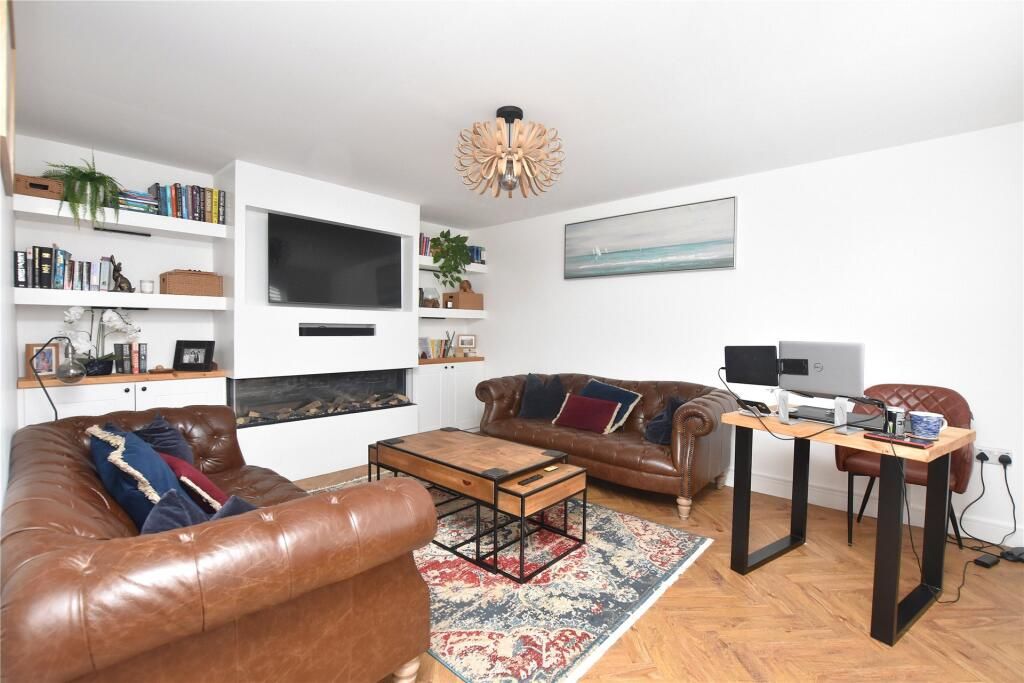 Property photo 2 of 20