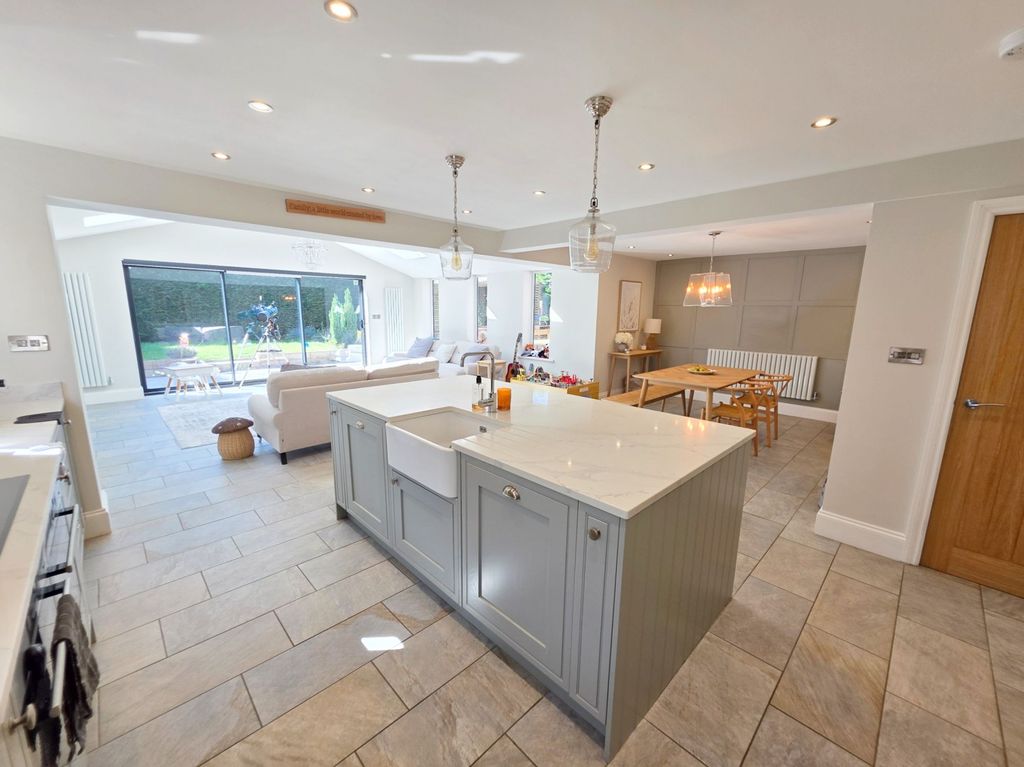 Property photo 2 of 30