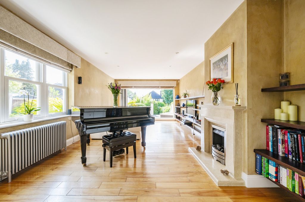 Property photo 2 of 32