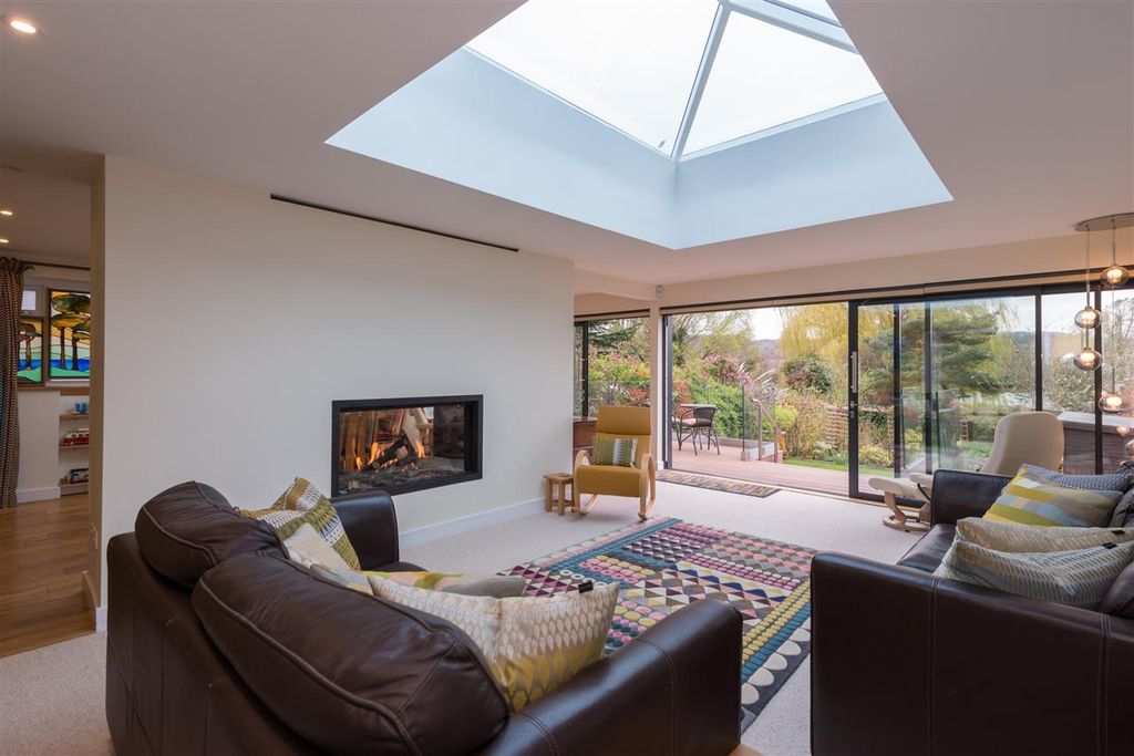 Property photo 2 of 26