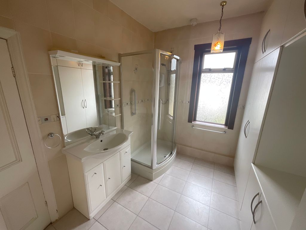 Property photo 3 of 22 Shower Room