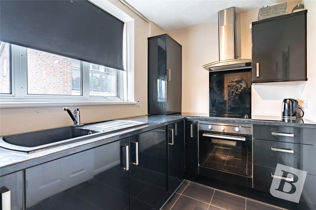 Property photo 2 of 10 Kitchen