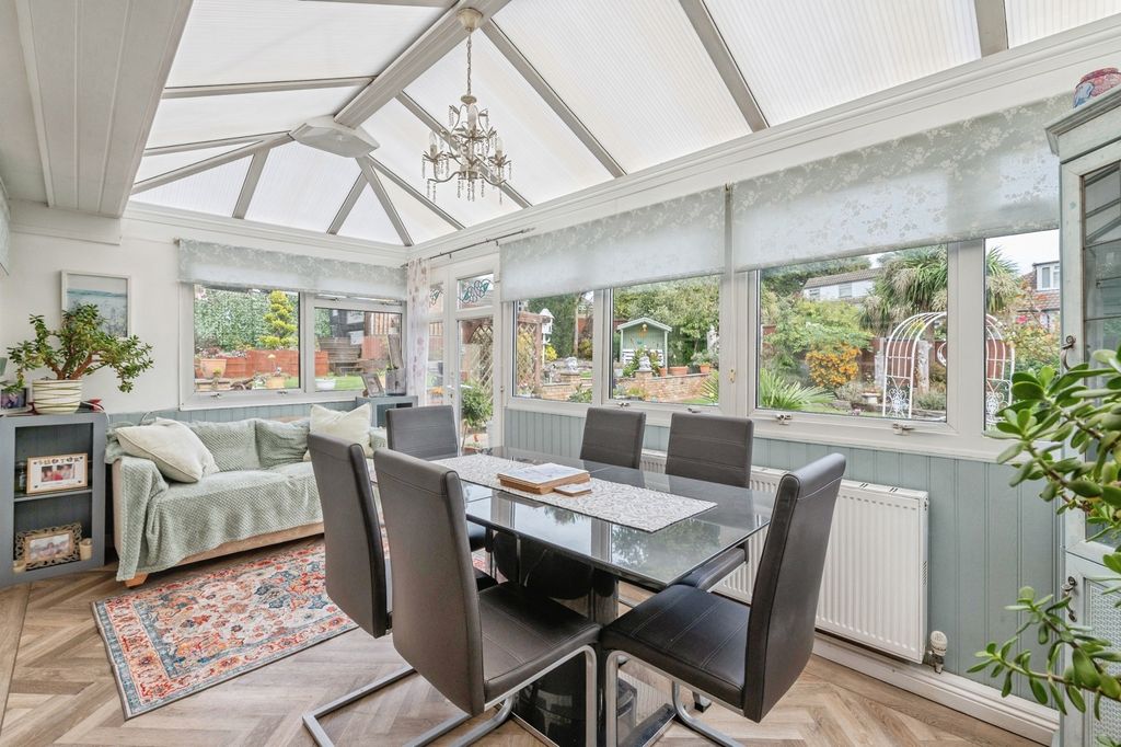 Property photo 2 of 17 Photo