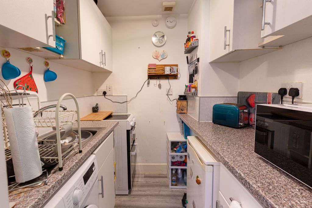 Property photo 2 of 8 Kitchen