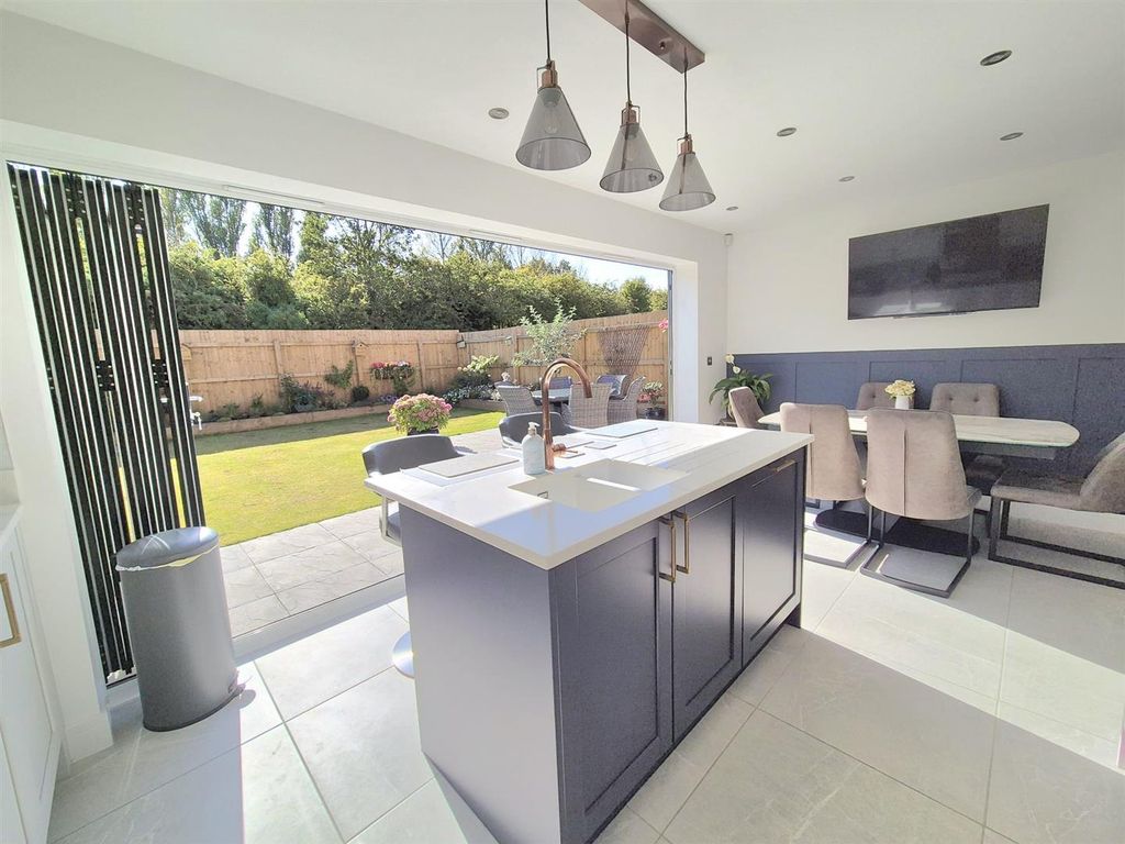 Property photo 3 of 20 Kitchen Diner