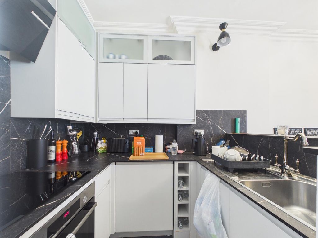 Property photo 2 of 6 Kitchen