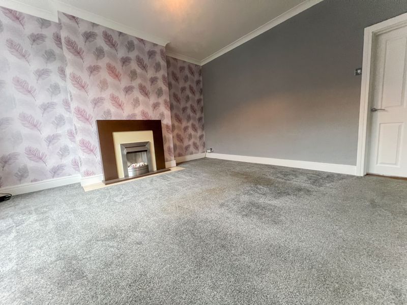 Property photo 3 of 14 Lounge