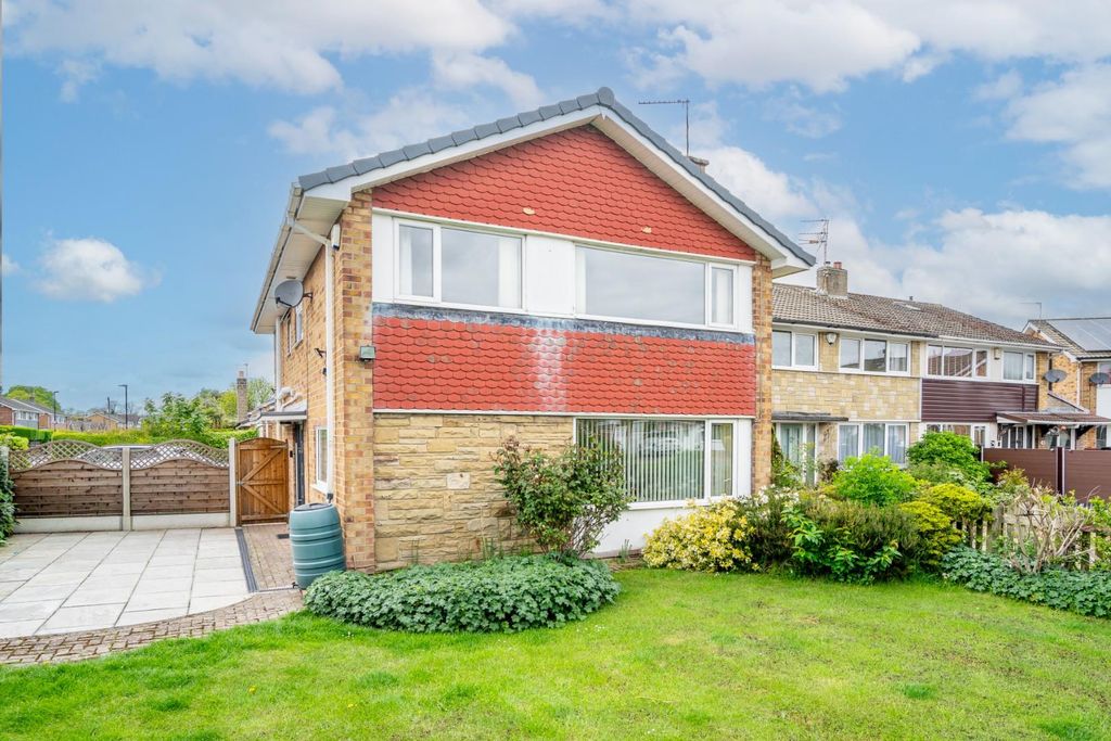 Property photo 1 of 17 External