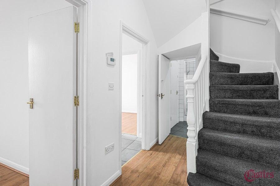 Property photo 3 of 25