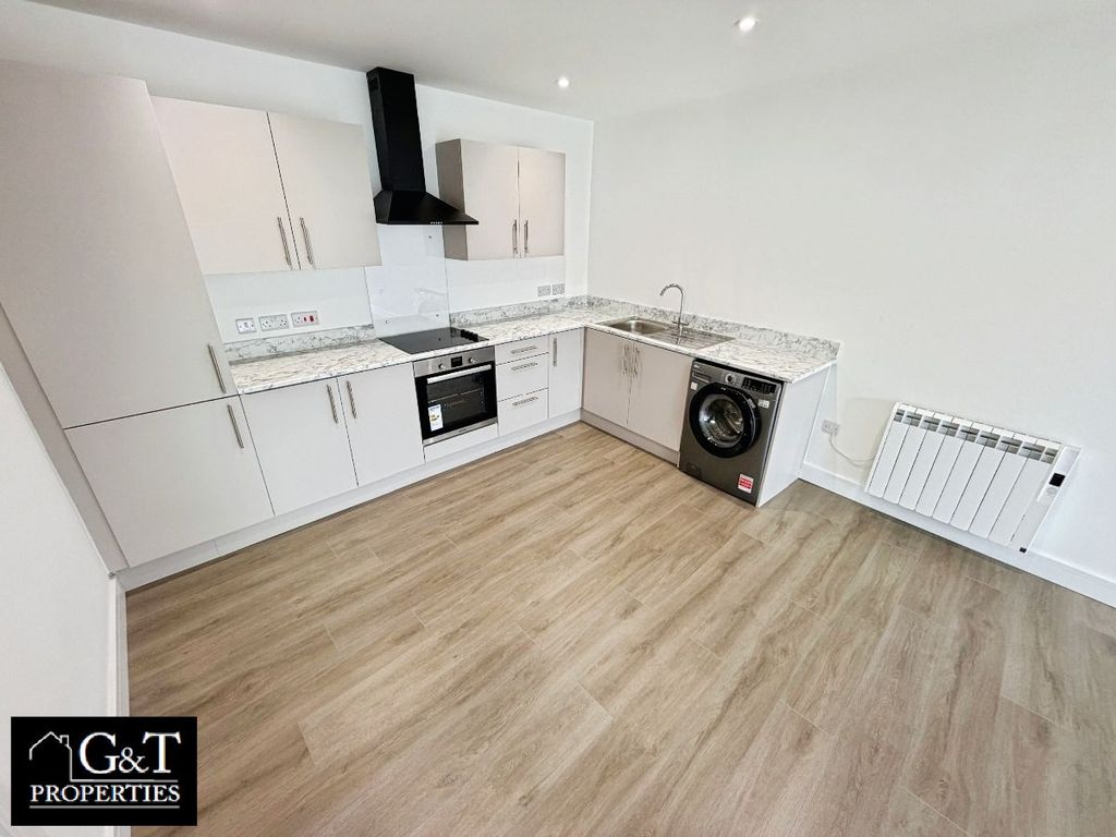 Property photo 1 of 8 Lounge / Kitchen