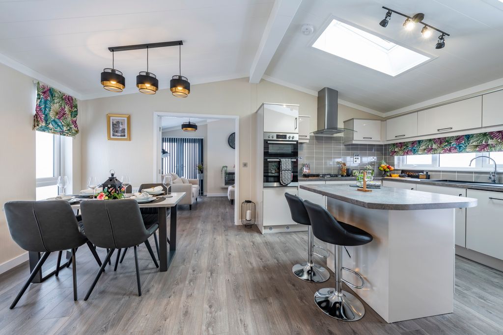 Property photo 2 of 15 Kitchen Diner
