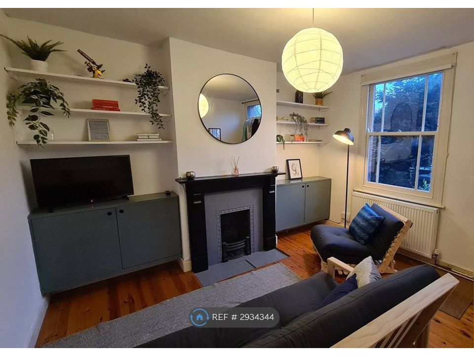 Property photo 1 of 12 Living Room