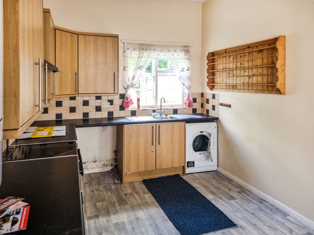 Property photo 2 of 12 Kitchen