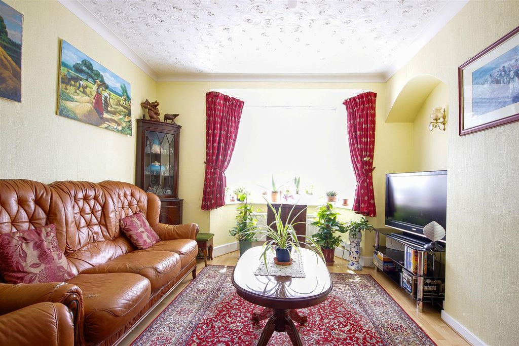 Property photo 3 of 28