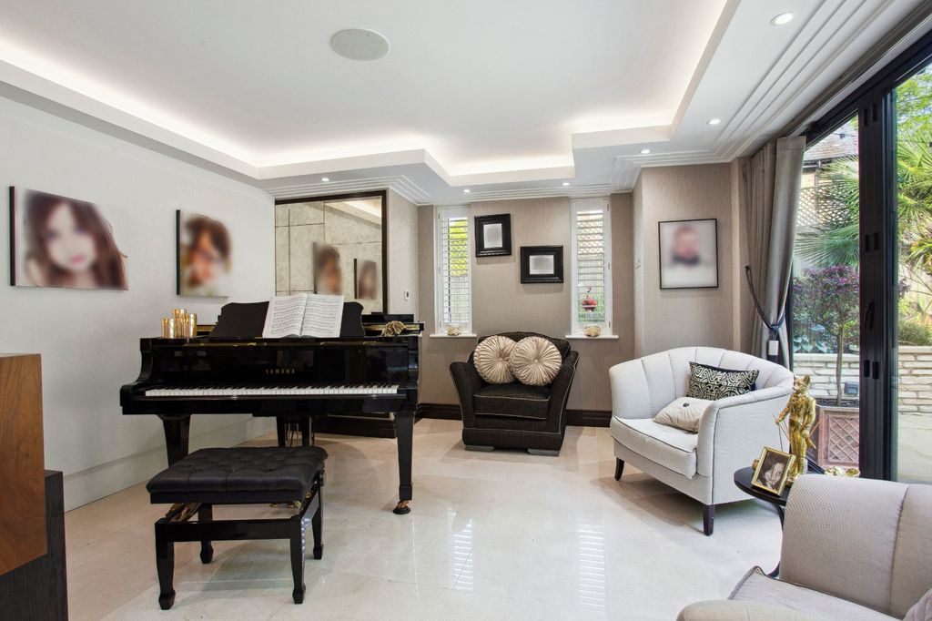 Property photo 3 of 15 Music Room