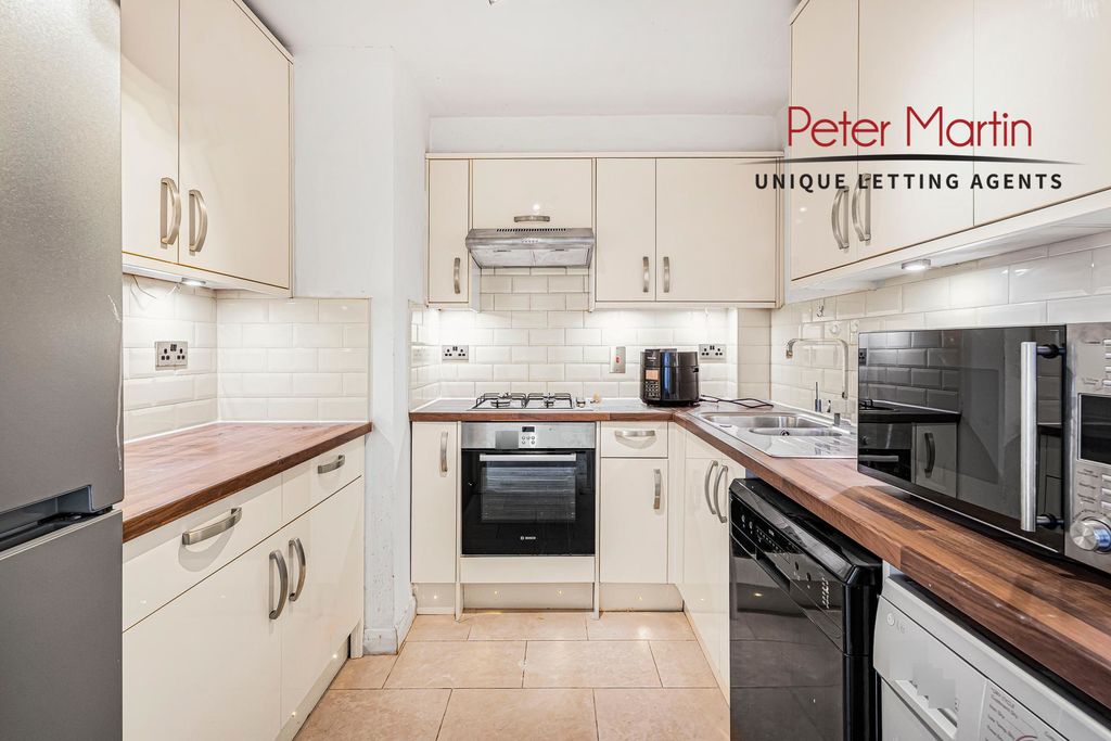 Property photo 2 of 6 Photo 4