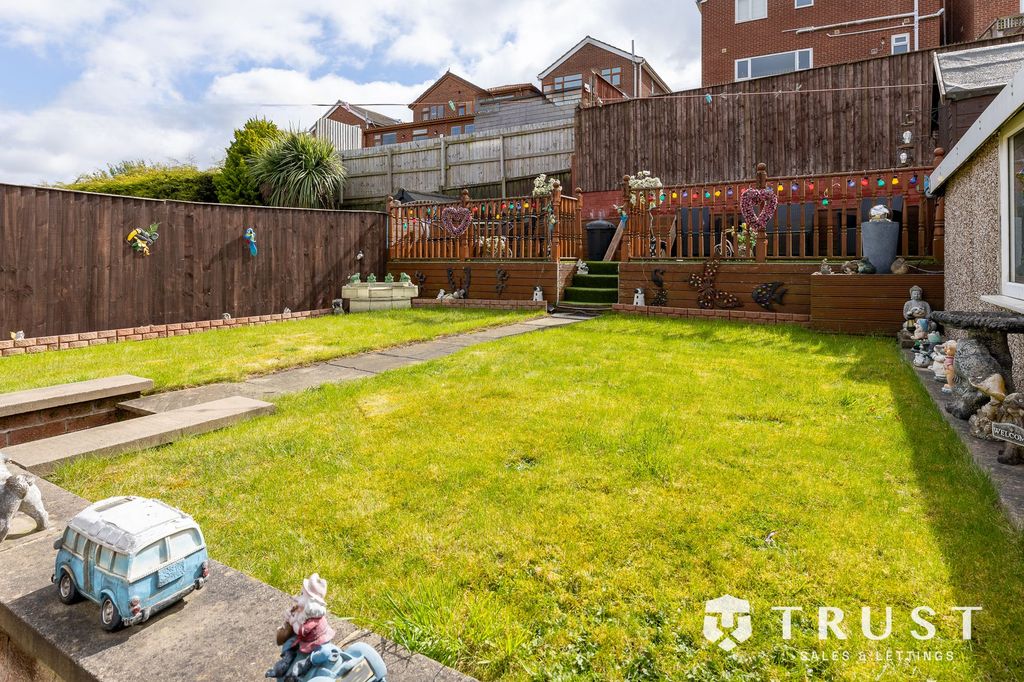 Property photo 2 of 28