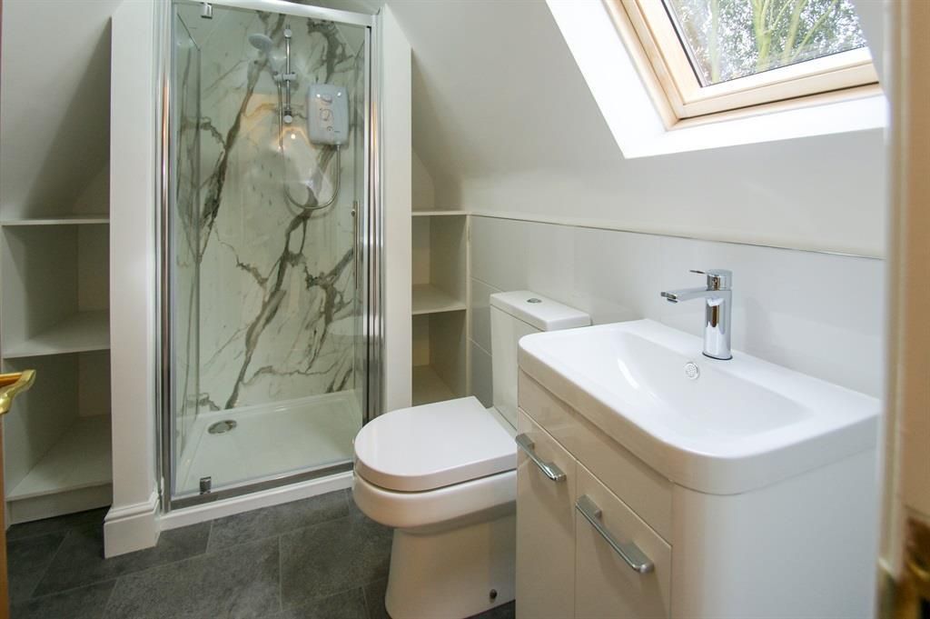Property photo 3 of 7 En-Suite Bathroom