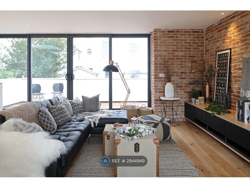 Property photo 1 of 11 Lounge Area