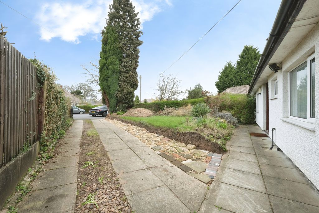 Property photo 2 of 21