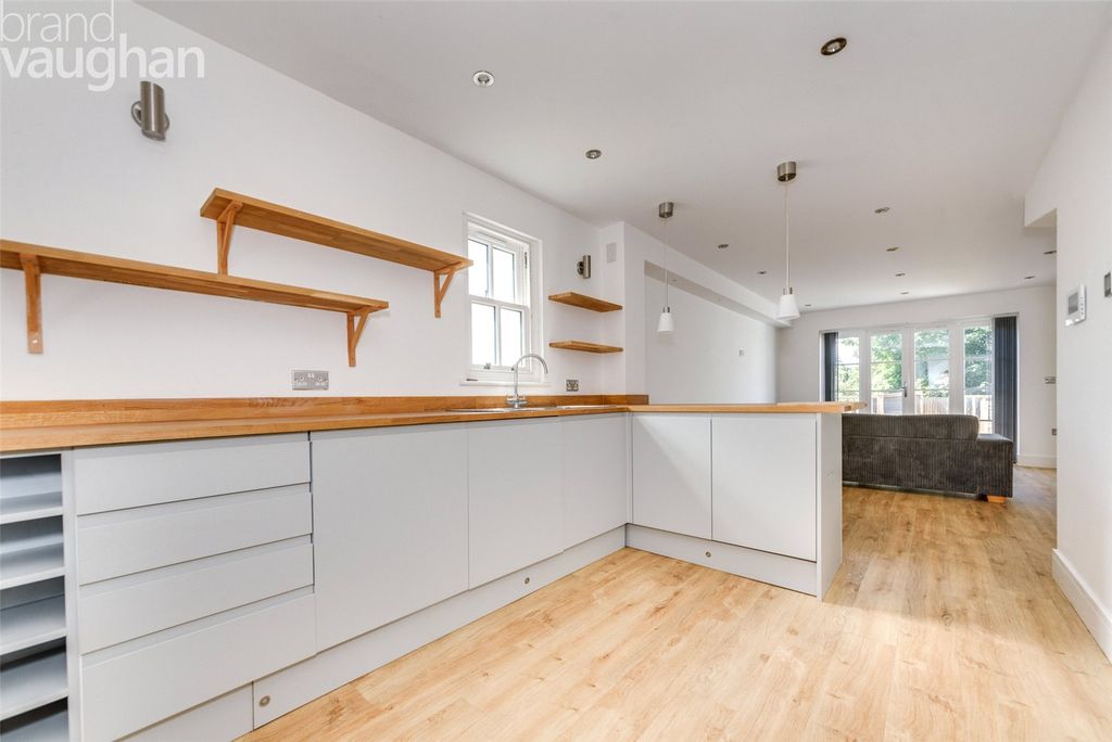 Property photo 2 of 14 Picture No. 02