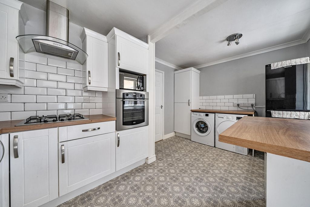 Property photo 2 of 16 Kitchen