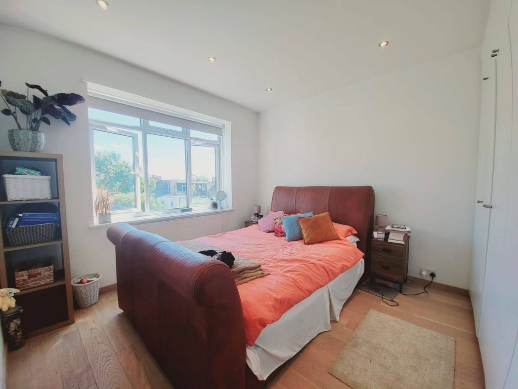 Property photo 3 of 10 Gallery