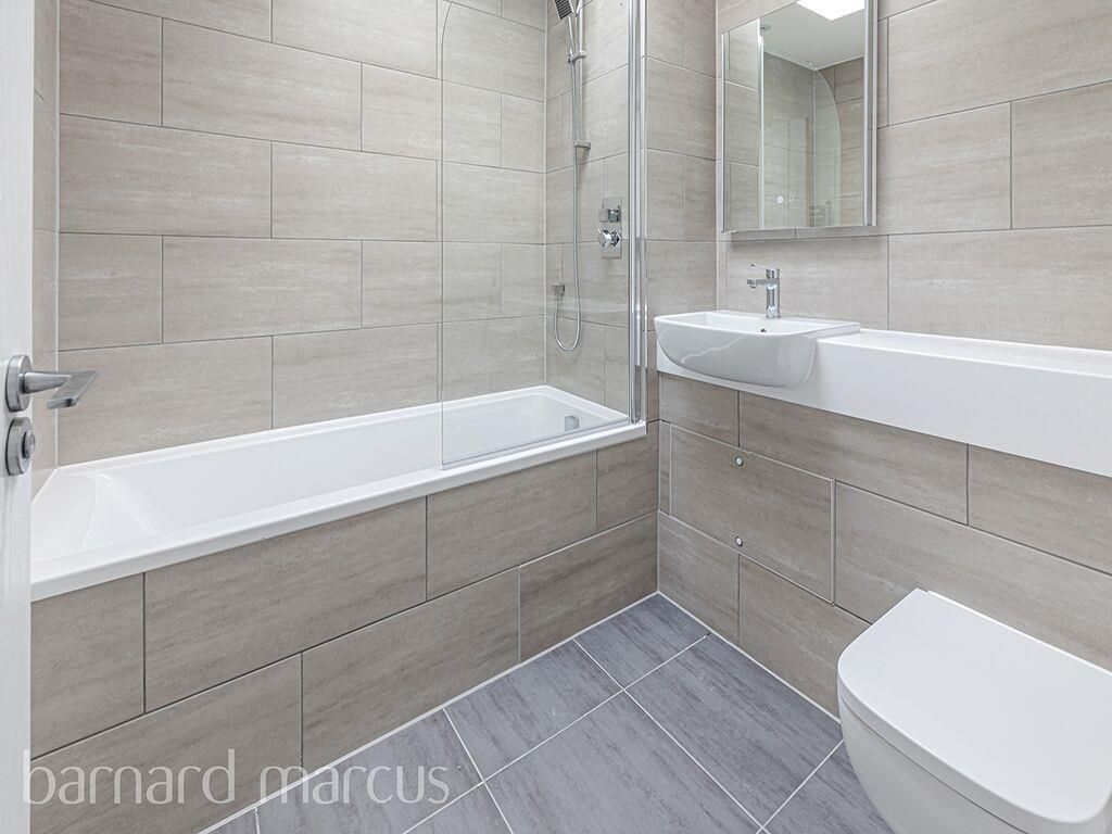 Property photo 2 of 6 Bathroom