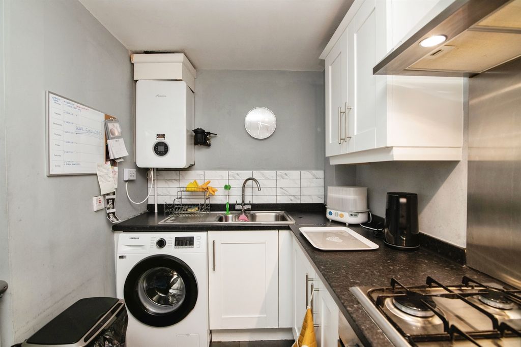 Property photo 3 of 18