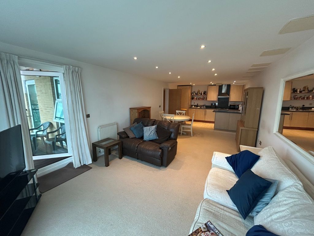 Property photo 2 of 9 Living Space