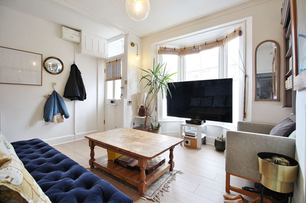 Property photo 2 of 11