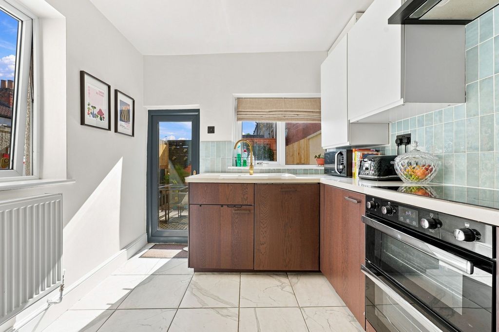 Property photo 2 of 34