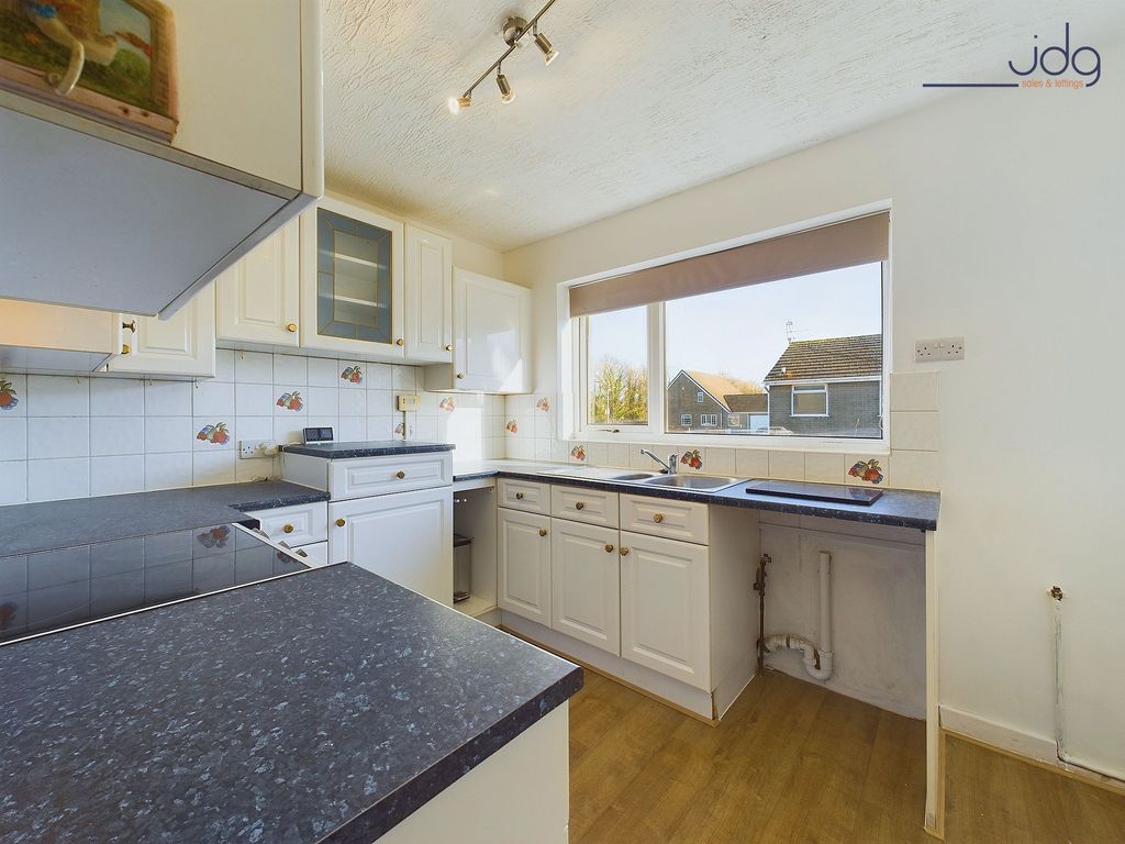 Property photo 3 of 9 Kitchen