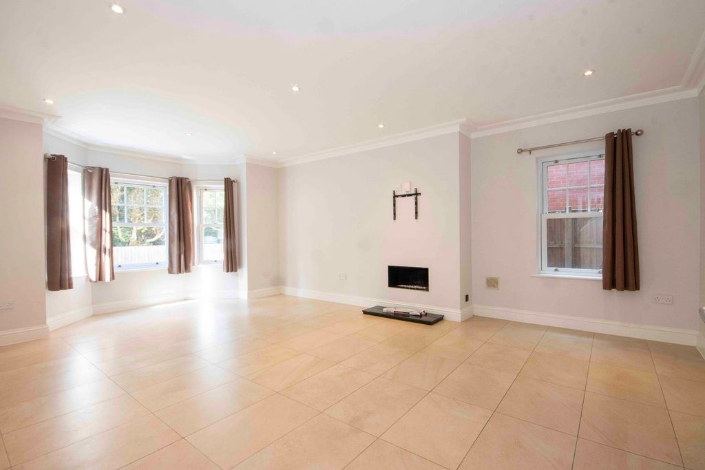 Property photo 3 of 22