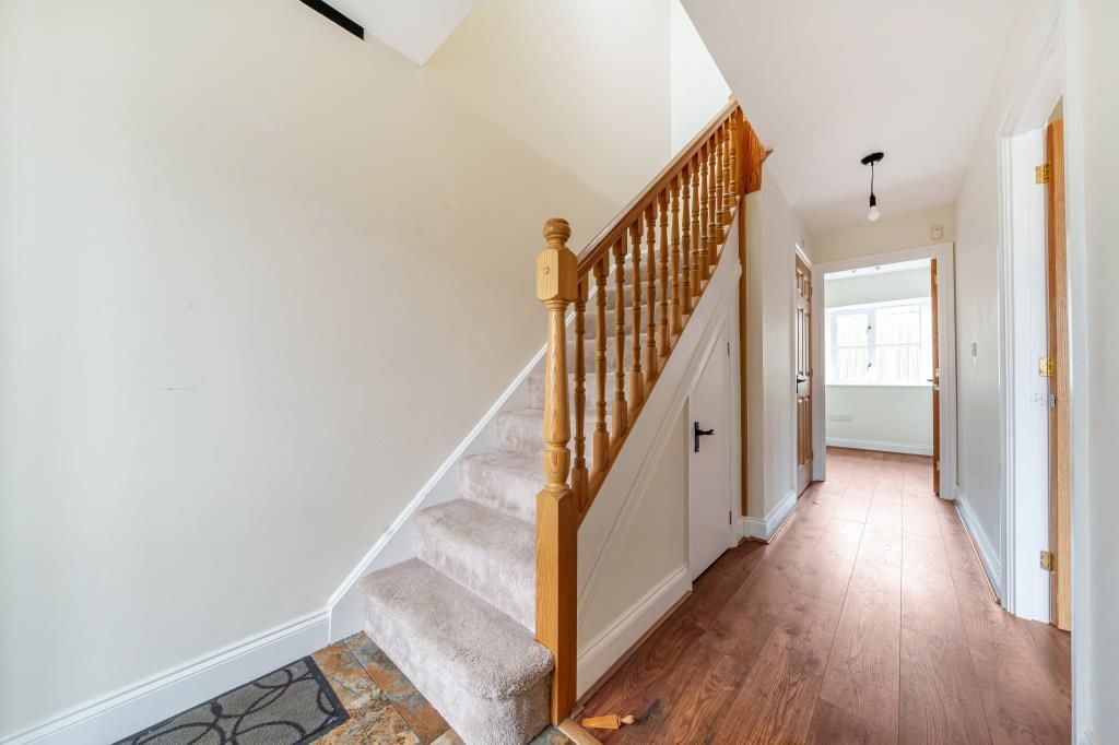 Property photo 3 of 10 Entrance Hall