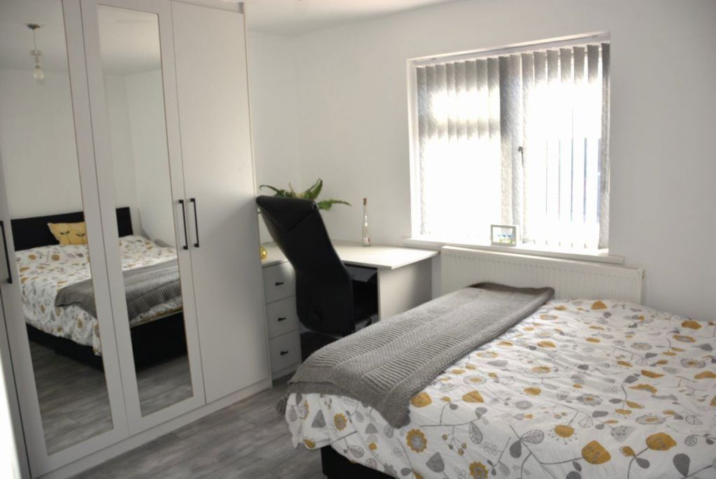 Property photo 2 of 26