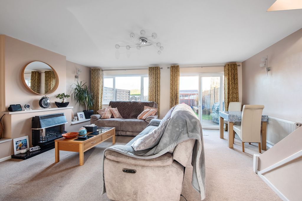 Property photo 2 of 9 18 Cedar Av (4)