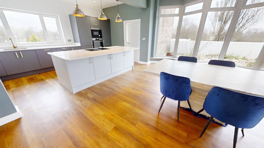 Property photo 2 of 32 Kitchen Diing Area