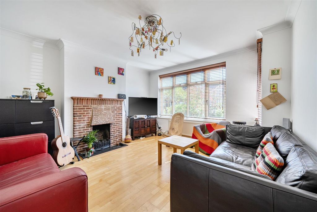 Property photo 3 of 13 Baldwins Lane - Lounge.Jpg