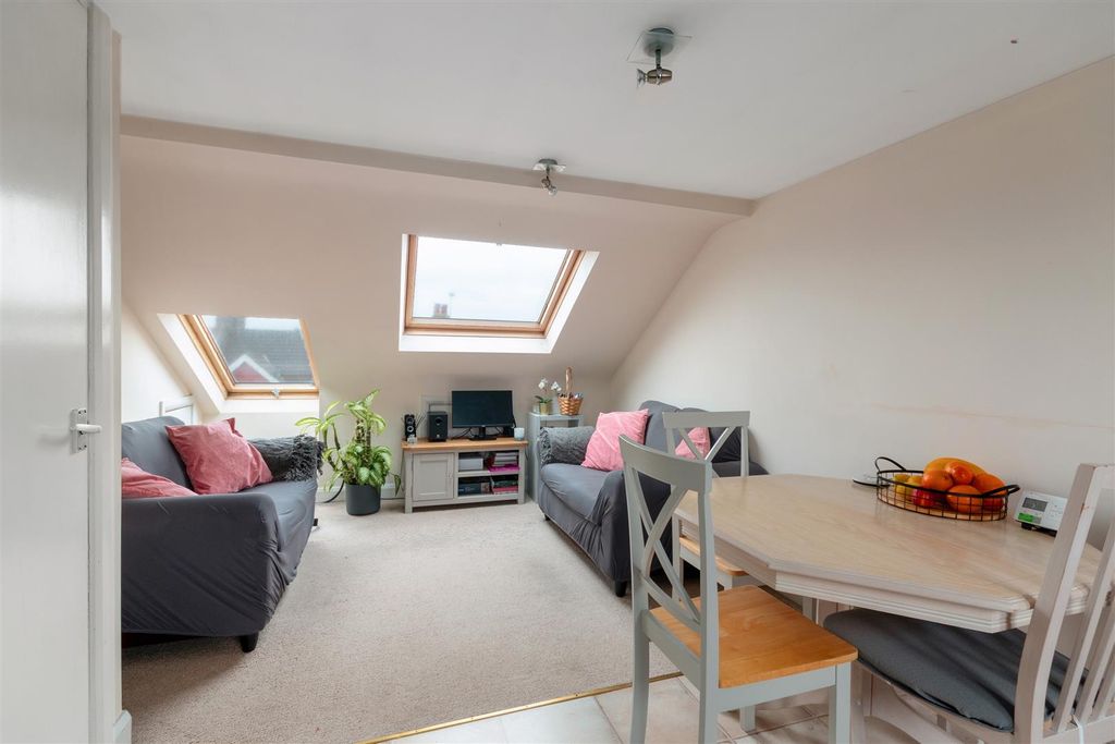 Property photo 3 of 9 Living