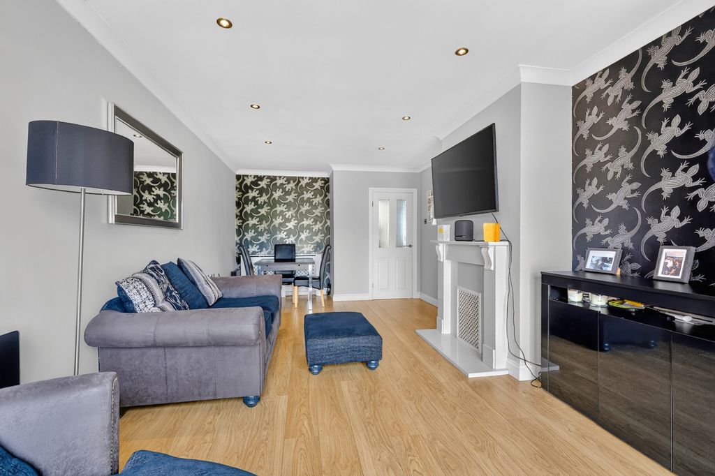 Property photo 2 of 30