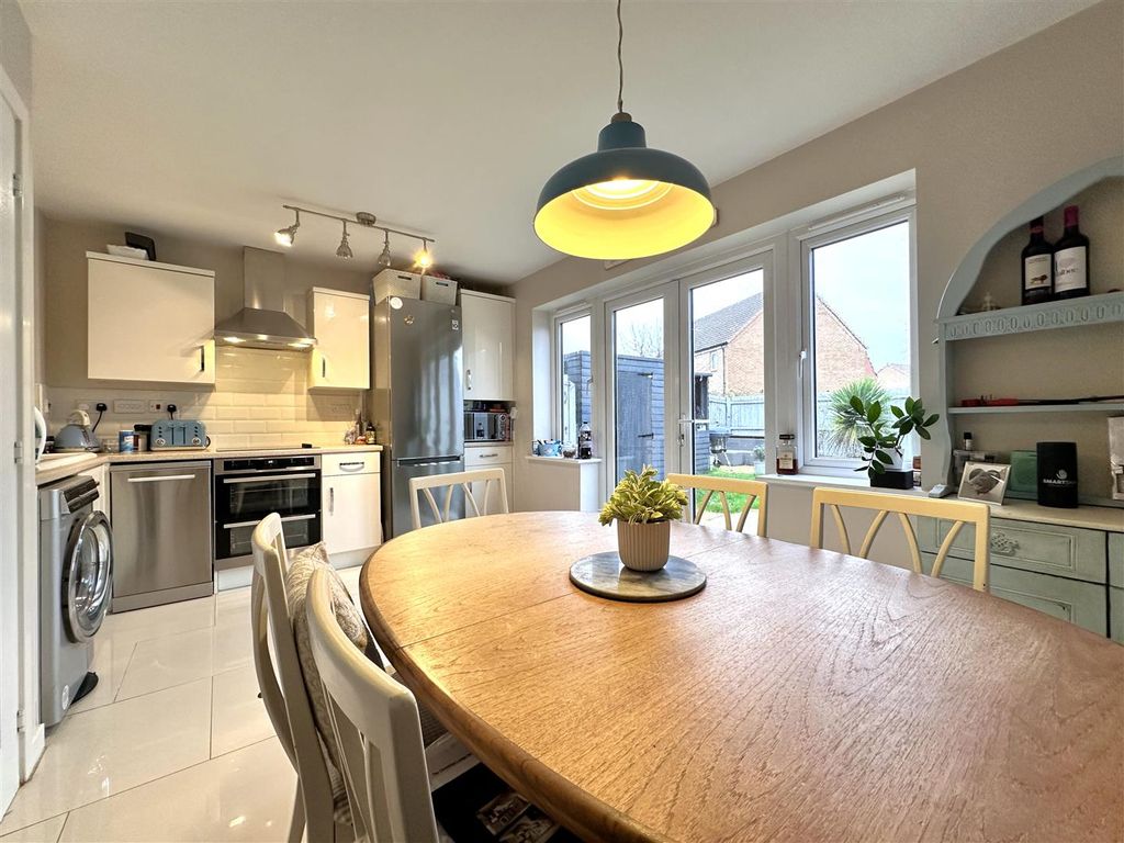 Property photo 2 of 20 Open-Plan Dining Kitchen 077