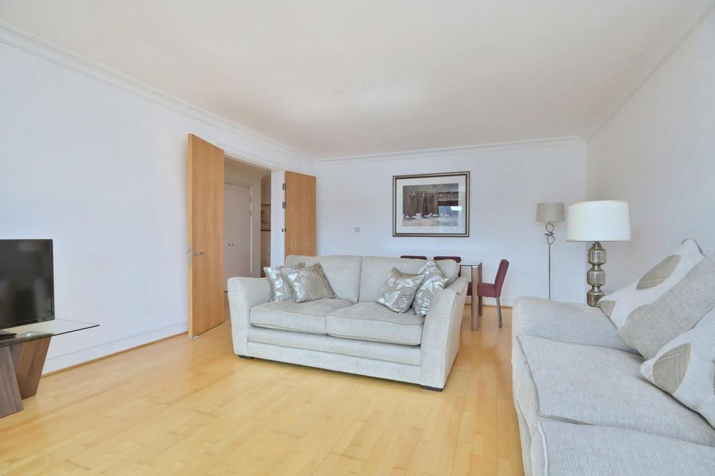 Property photo 3 of 12 Reception