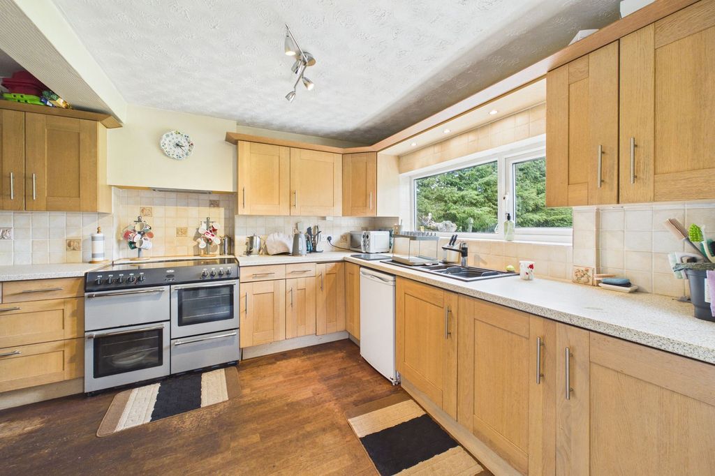 Property photo 2 of 26