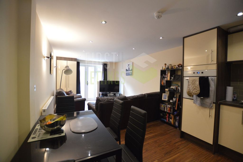 Property photo 3 of 6 Lounge/Kitchen