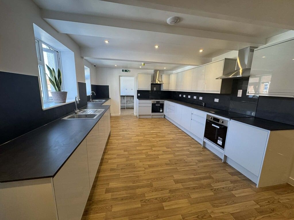 Property photo 3 of 14 Communal Kitchen