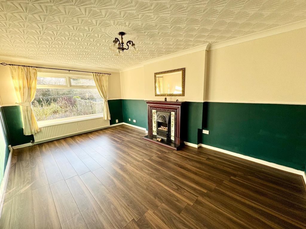 Property photo 2 of 11 Lounge