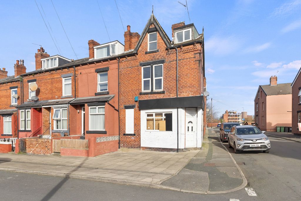 Property photo 1 of 17 2 Bedroom Flat And Commercial Unit For Sale