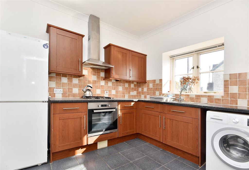 Property photo 2 of 7 Kitchen